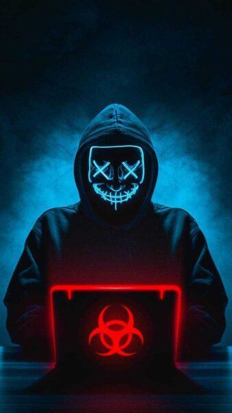 hình ảnh hacker dùng laptop xâm nhập mạng
