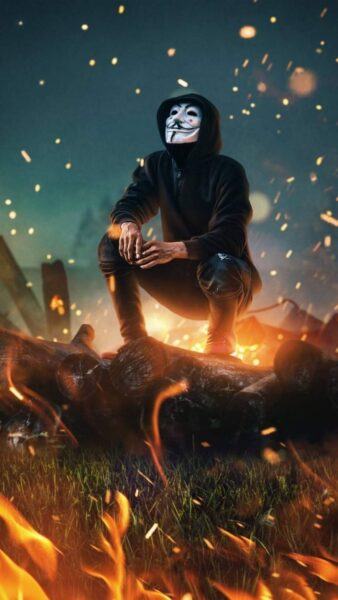 hình ảnh hacker ngồi bên đống lửa