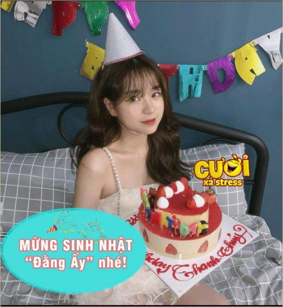 Cô gái xinh đẹp chúc mừng sinh nhật meme dễ thương