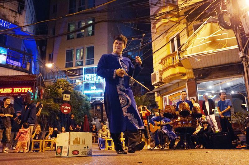 Hình ảnh vẻ đẹp phố cổ Hà Nội với âm nhạc đường phố