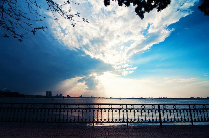 Hình ảnh vẻ đẹp Hồ Tây - Hà Nội về chiều