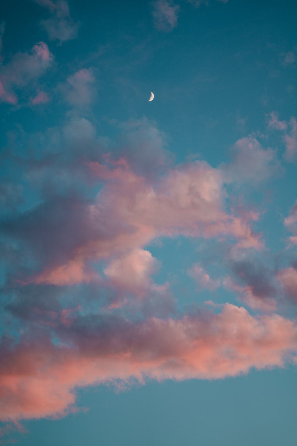 Hình ảnh mây hồng trăng lên