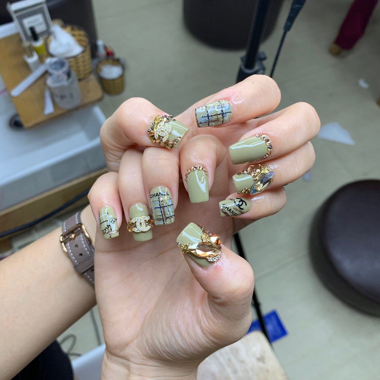 Mẫu nail Chanel hot trend