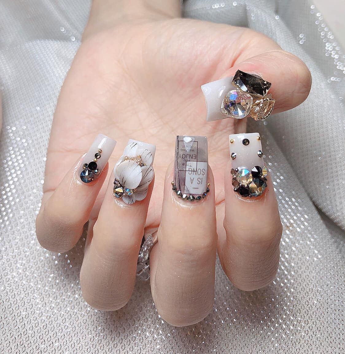 Mẫu nail đính đá đẹp, độc, chất