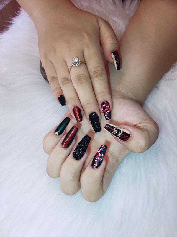 Những mẫu nail Gucci độc đáo, sang trọng