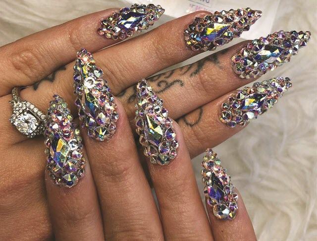 Những mẫu nail cực độc đáo