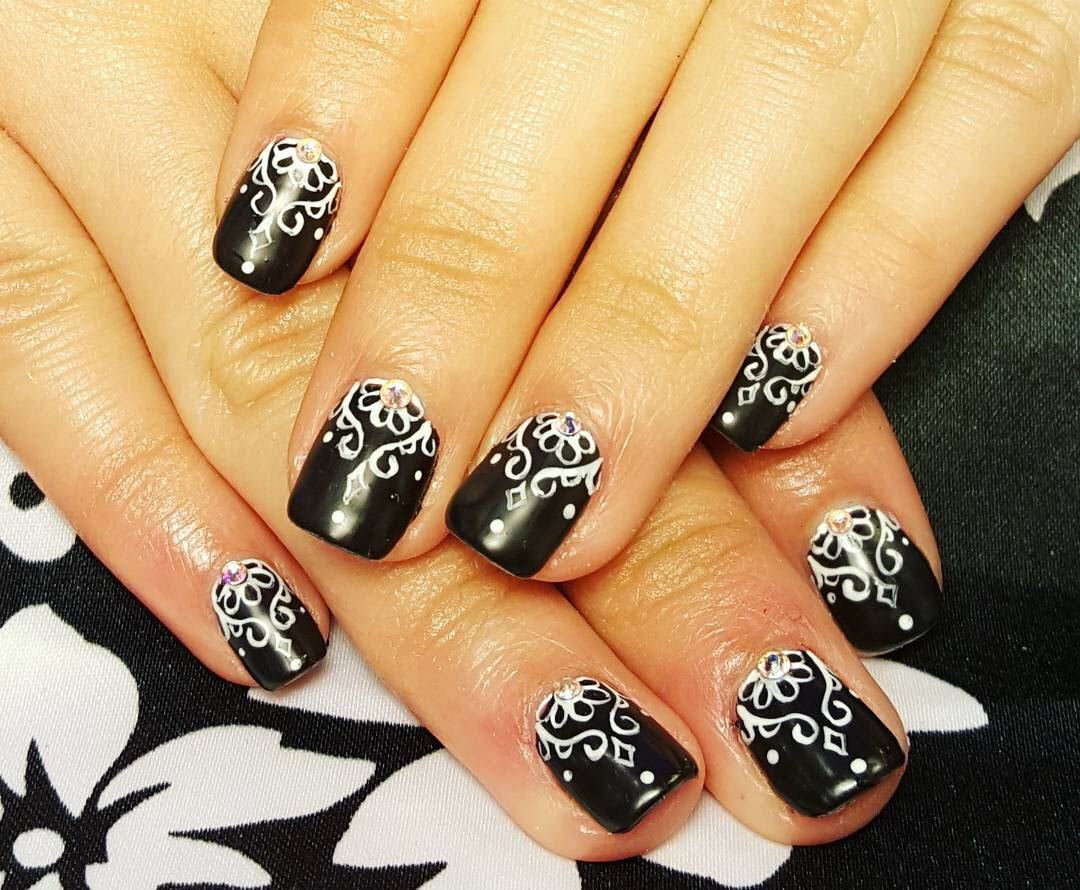 Mẫu nail đen đẹp độc đáo