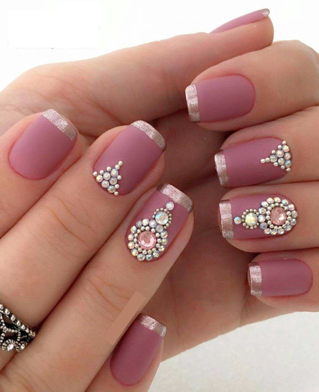 Những mẫu nail đẹp cho móng tay ngắn