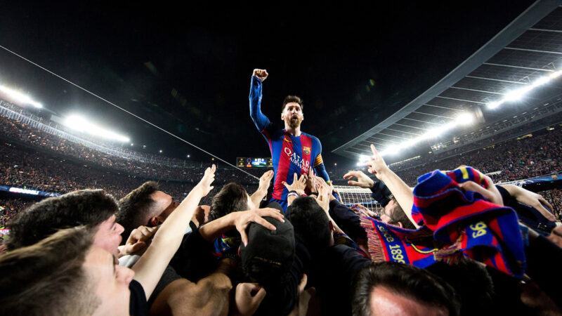 Hình ảnh Messi cá độ với người hâm mộ