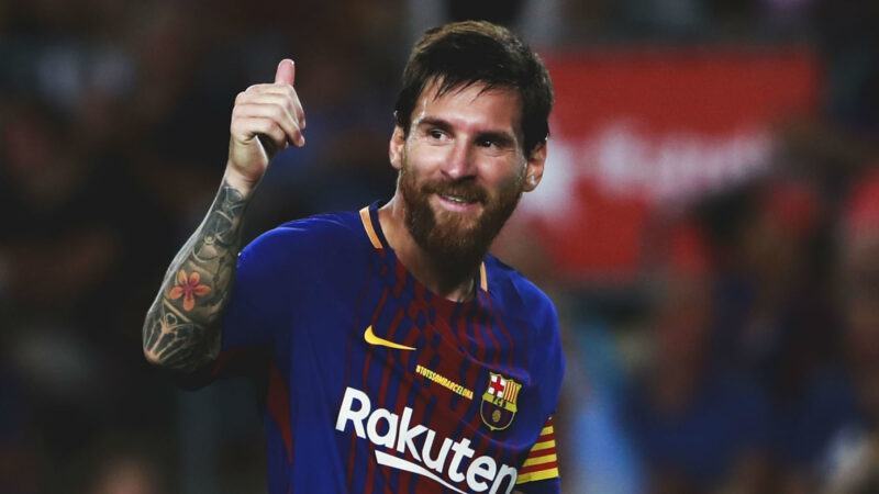 Ảnh Messi cười đùa vui vẻ cùng đồng đội
