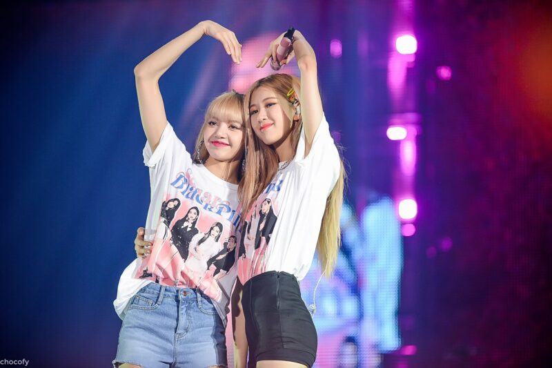 Ảnh của Rosé và Lisa Blackpink