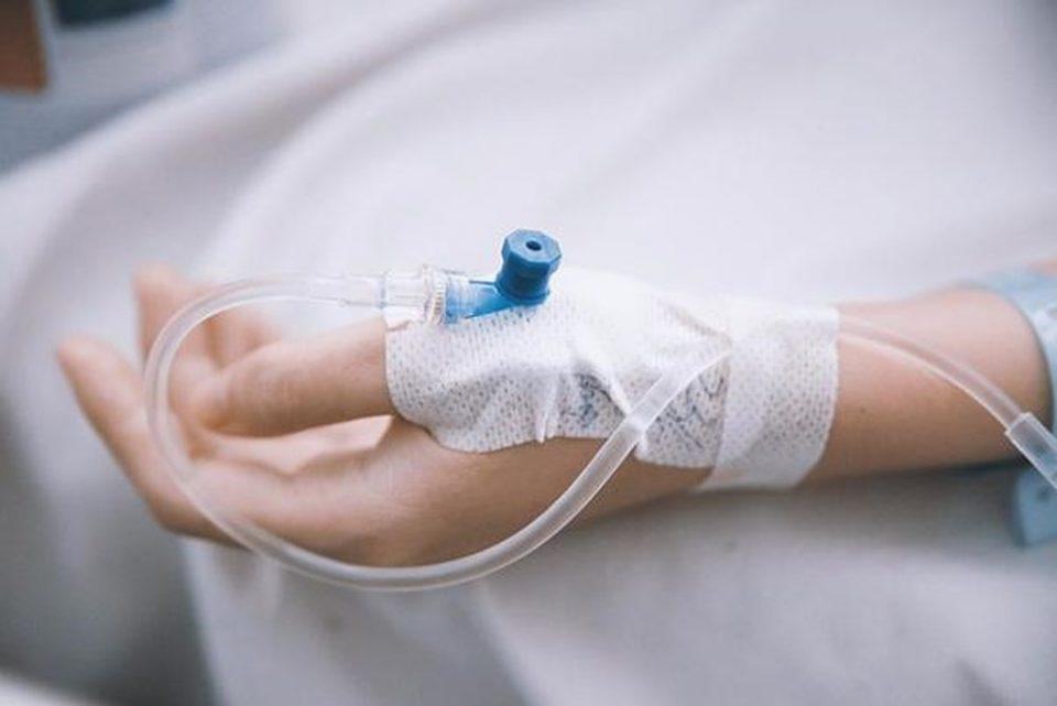 Hình ảnh truyền nước trên tay bệnh nhân