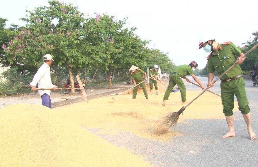 Hình ảnh người công an với những hành động đẹp