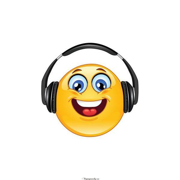 Hình ảnh khuôn mặt tươi cười khi nghe nhạc