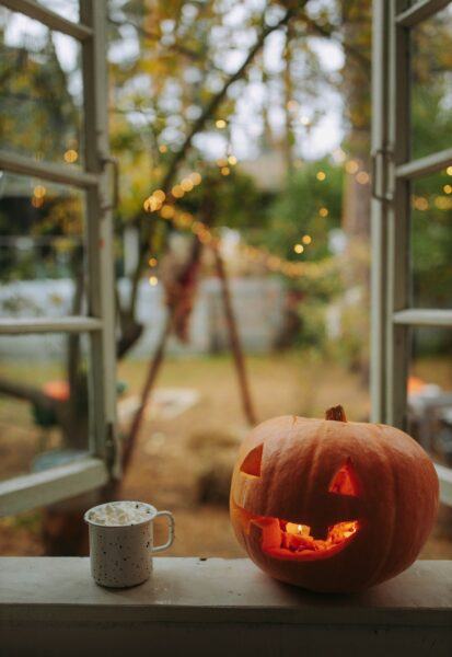 Những hình ảnh halloween ngộ nghĩnh, dễ thương và đẹp mắt trên cửa sổ