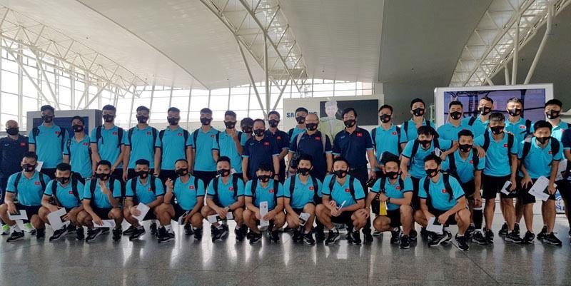Hình ảnh đội tuyển Việt Nam tại sân bay