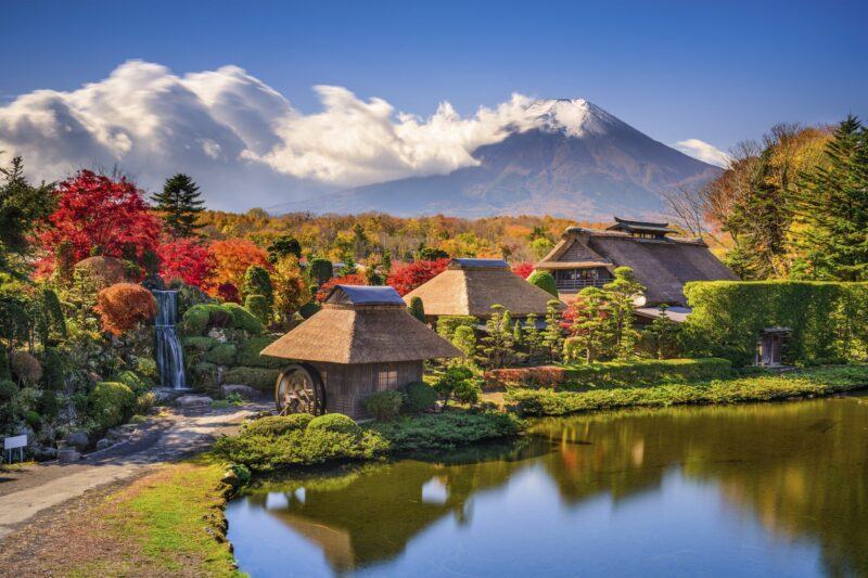 MT.  Fuji và Làng truyền thống