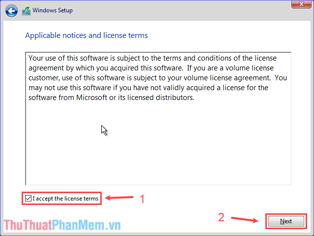 Chọn hộp Tôi chấp nhận các điều khoản cấp phép và sau đó nhấp vào Tiếp theo