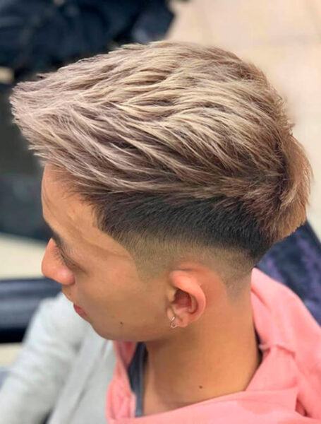 Kiểu tóc mohican với keo vuốt tóc phía trước