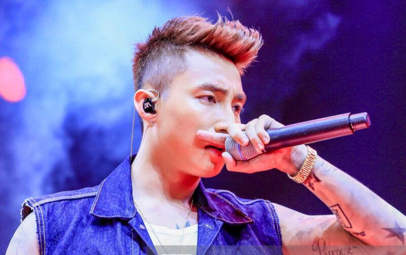 Kiểu tóc mohican của Sơn Tùng