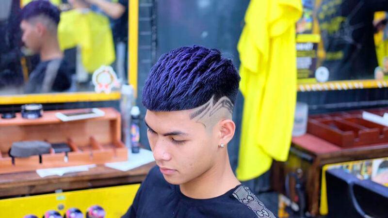 Kiểu tóc mohican xanh ấn tượng