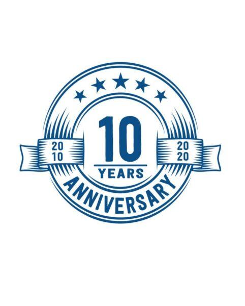 mẫu logo kỷ niệm 10 năm màu xanh đẹp đơn giản
