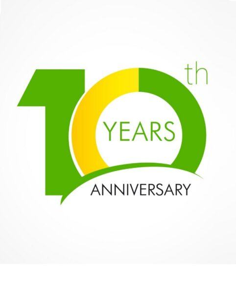 mẫu logo kỷ niệm 10 năm màu xanh và vàng đẹp