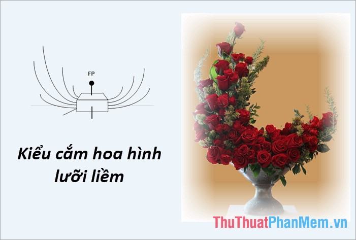 Cắm hoa theo hình lưỡi liềm