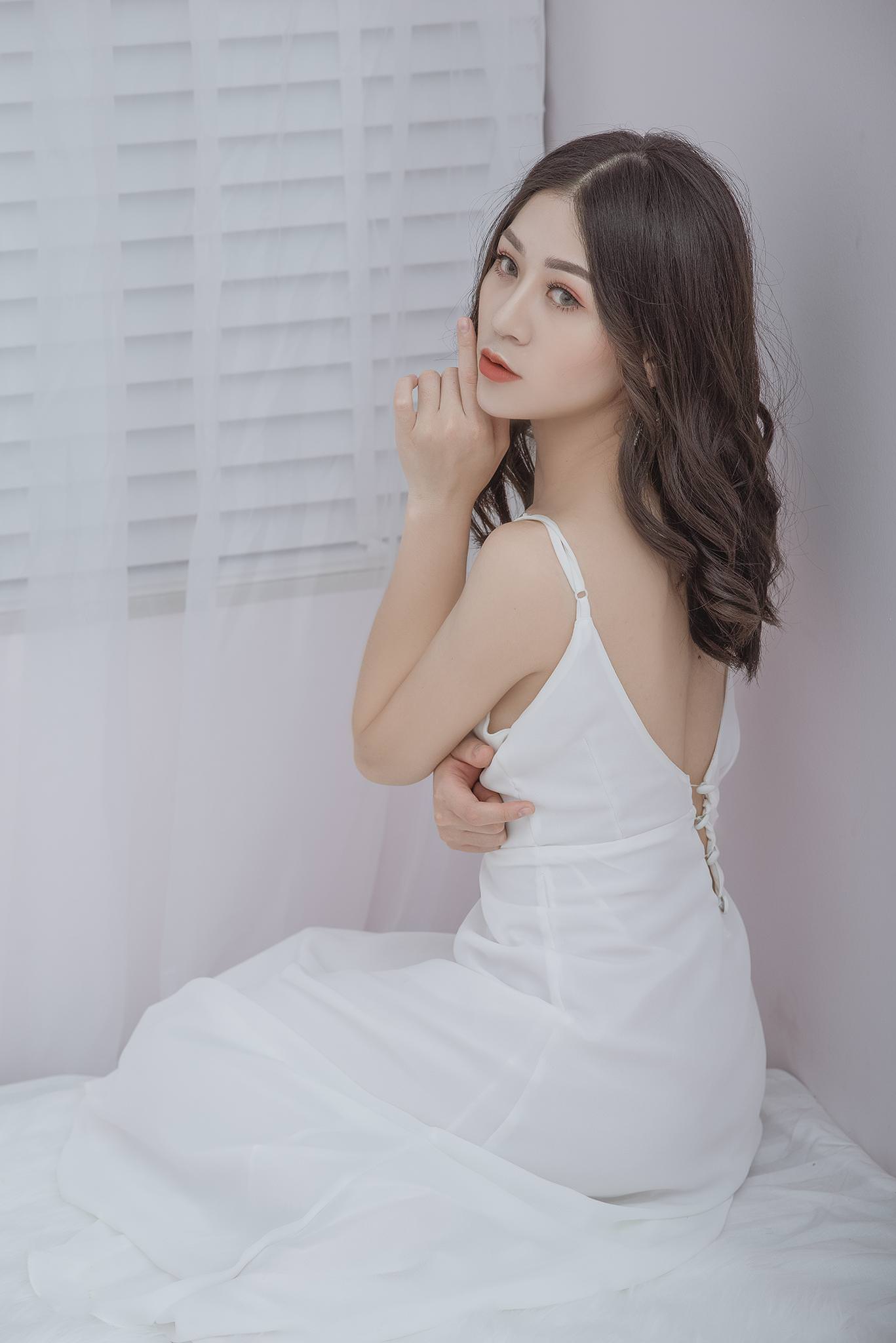 Ảnh girl xinh mặc váy cưới