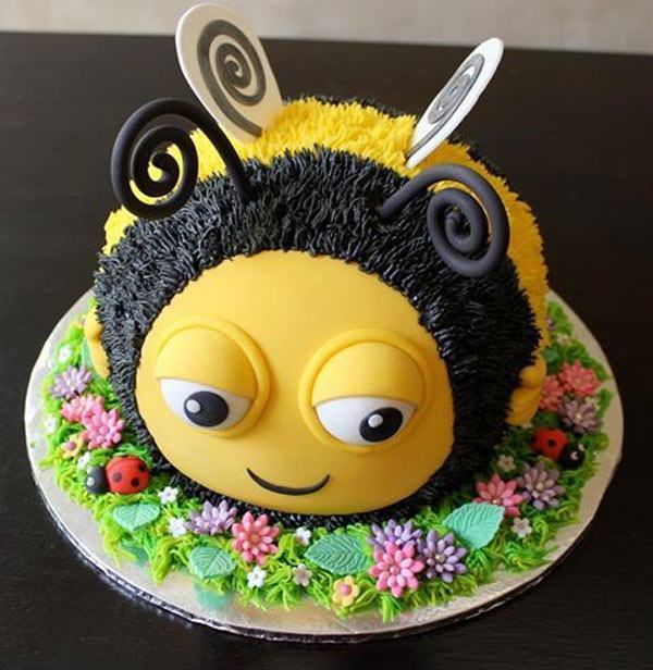 Bánh sinh nhật hình con ong ngộ nghĩnh