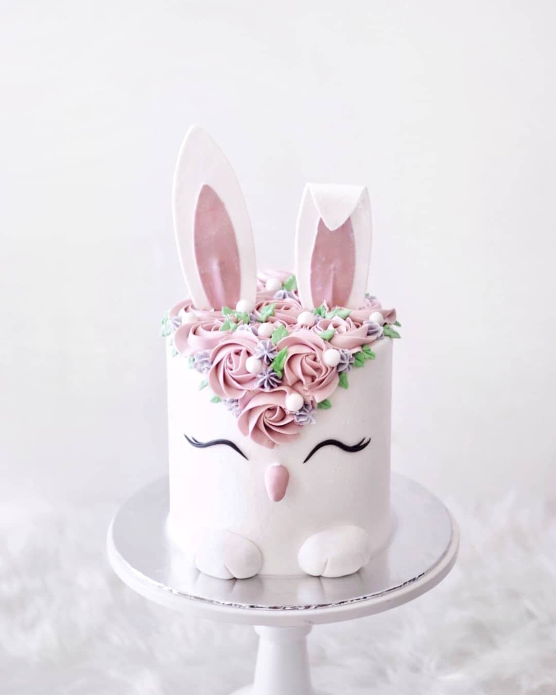 Bánh sinh nhật thỏ trắng ngộ nghĩnh