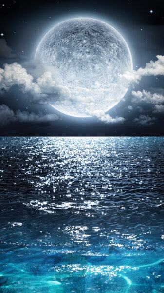 Hình nền trăng trên biển đẹp cho điện thoại