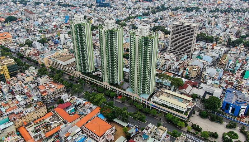 Thuận Kiều Plaza được xem là một trong những tòa nhà kết hợp giữa trung tâm thương mại và căn hộ nổi bật nhất Sài Gòn.