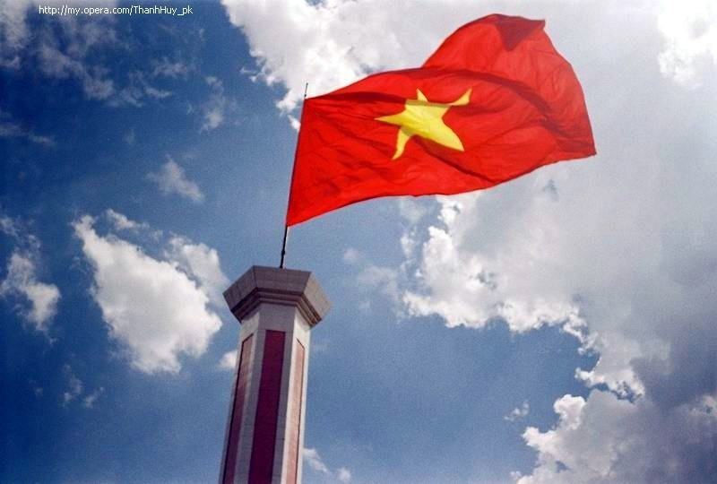 Hình ảnh lá cờ Việt Nam tại cột cờ Lũng Cú