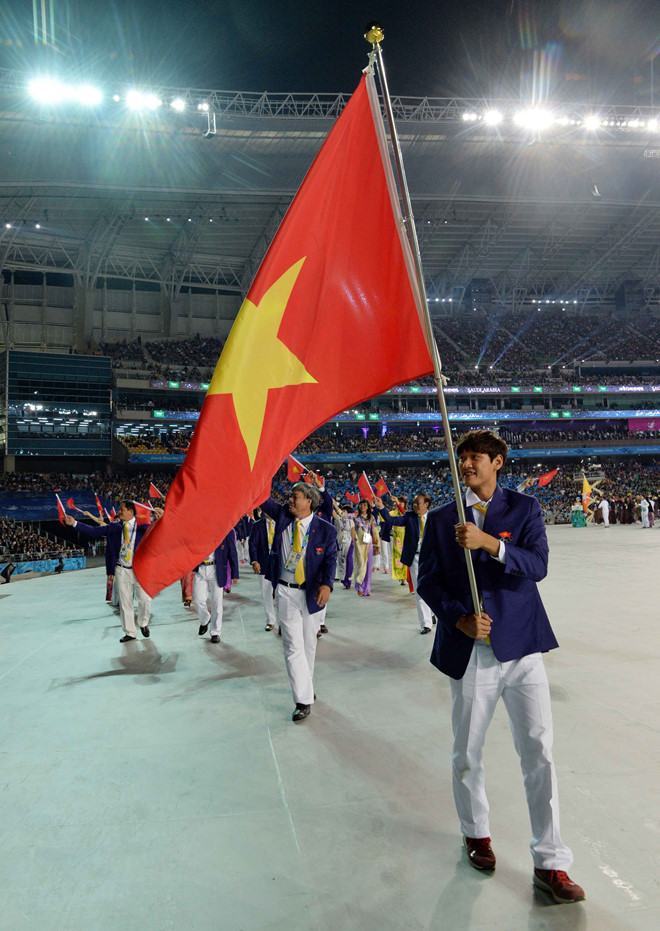 Hình ảnh lá cờ Việt Nam trên đấu trường thể thao quốc tế