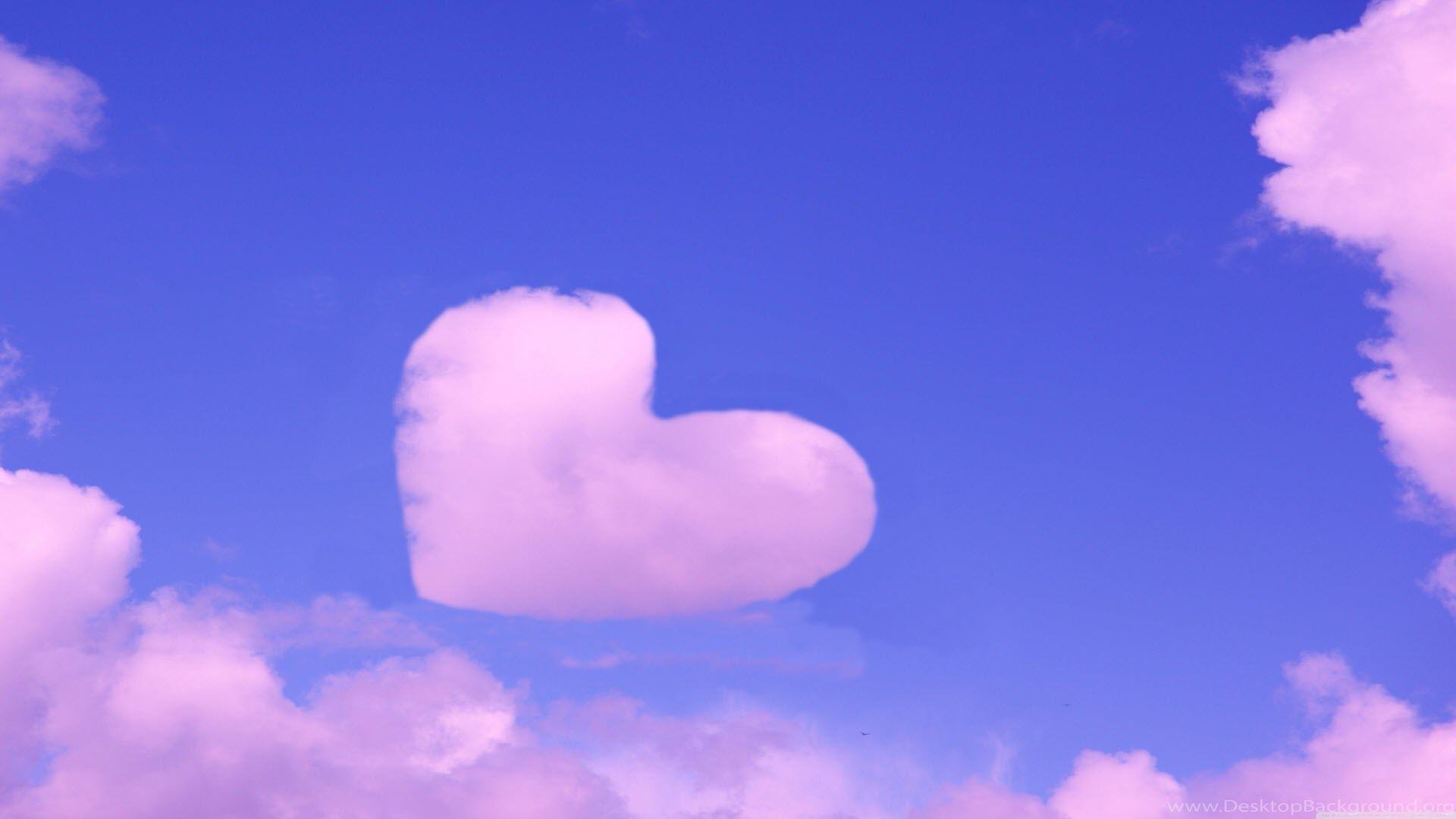 Hình nền đám mây hồng có trái tim Full HD