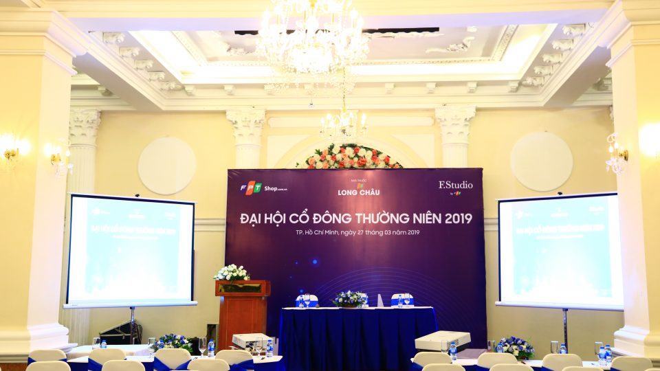 Mẫu backdrop gala dinner đơn giản