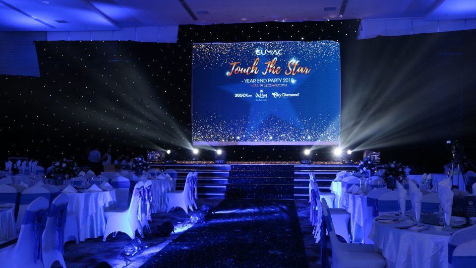 Mẫu trang trí backdrop gala dinner