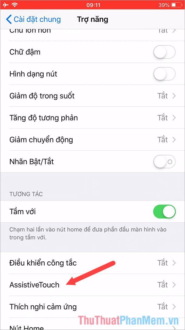 Tìm và chọn mục AssistiveTouch