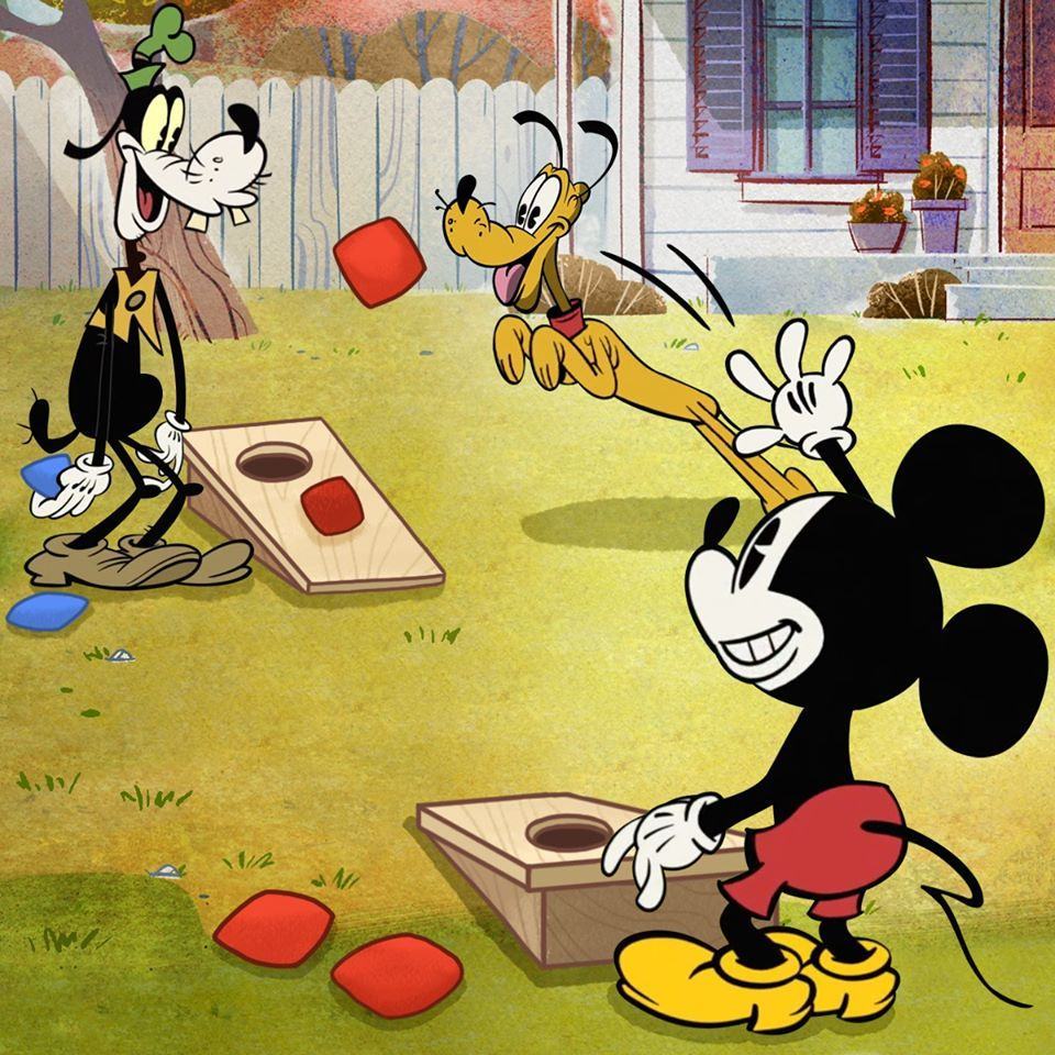 Chuột Mickey vui vẻ bên bạn bè