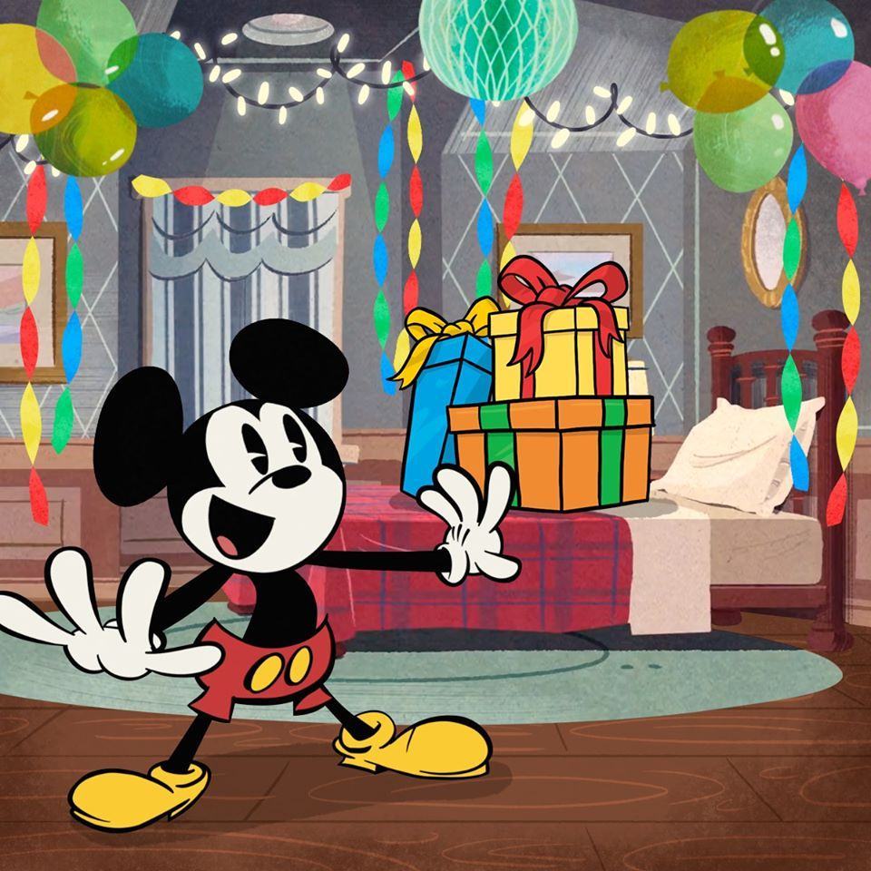 Chuột Mickey gây bất ngờ với món quà trên giường