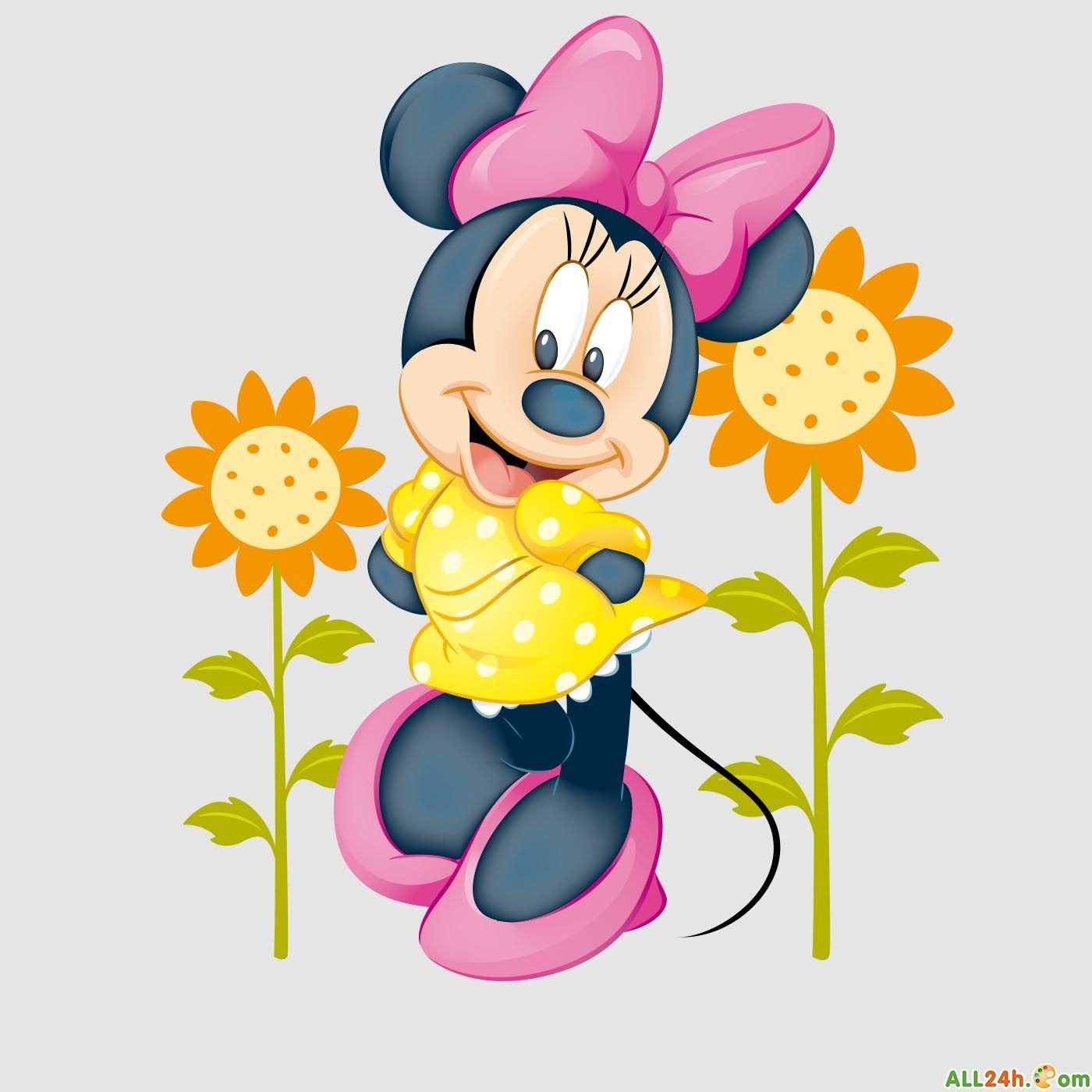 Chuột Mickey đang đứng cạnh hoa hướng dương