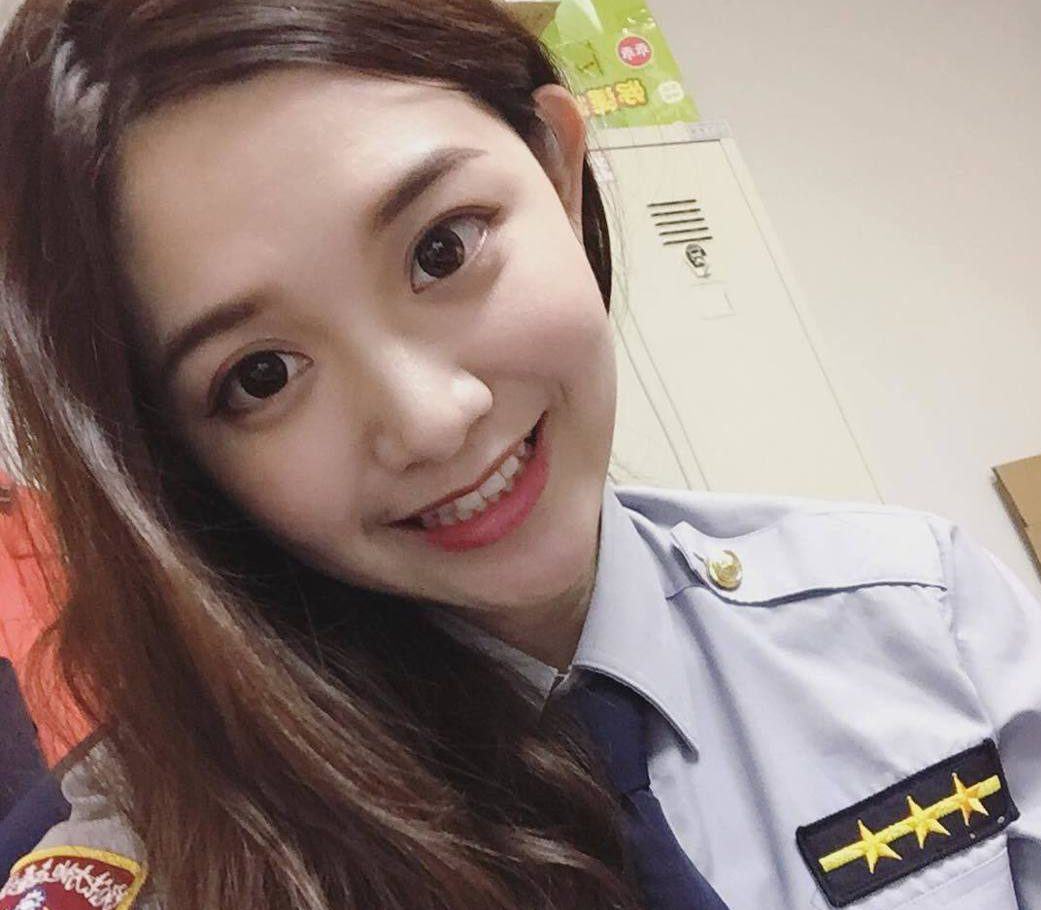 Hình ảnh nữ cảnh sát xinh đẹp