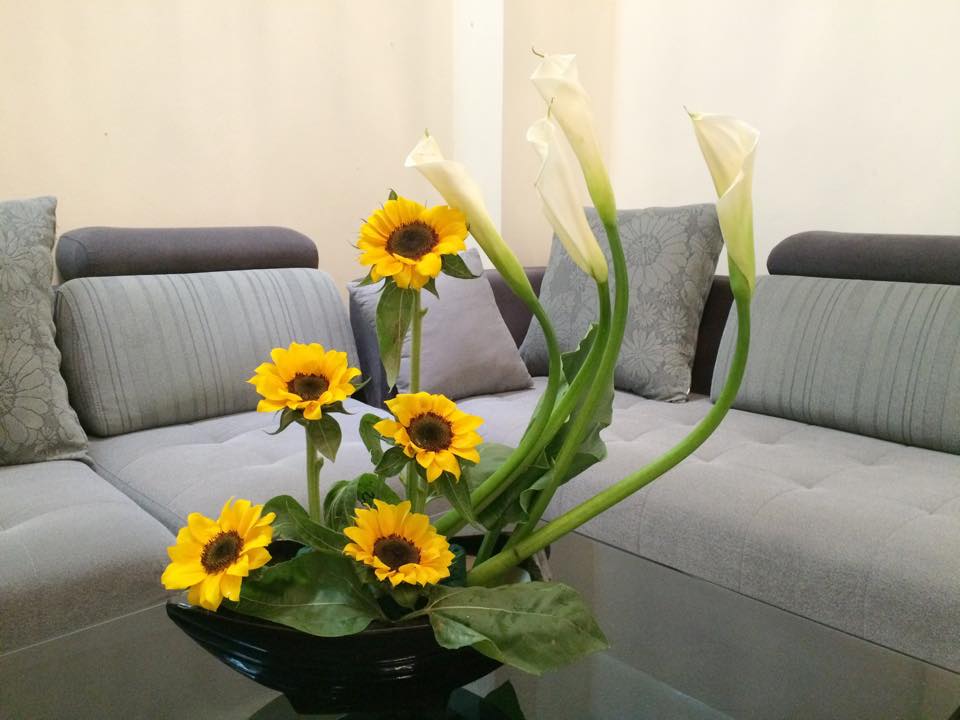 Mẫu hoa hướng dương đẹp để bàn phòng khách