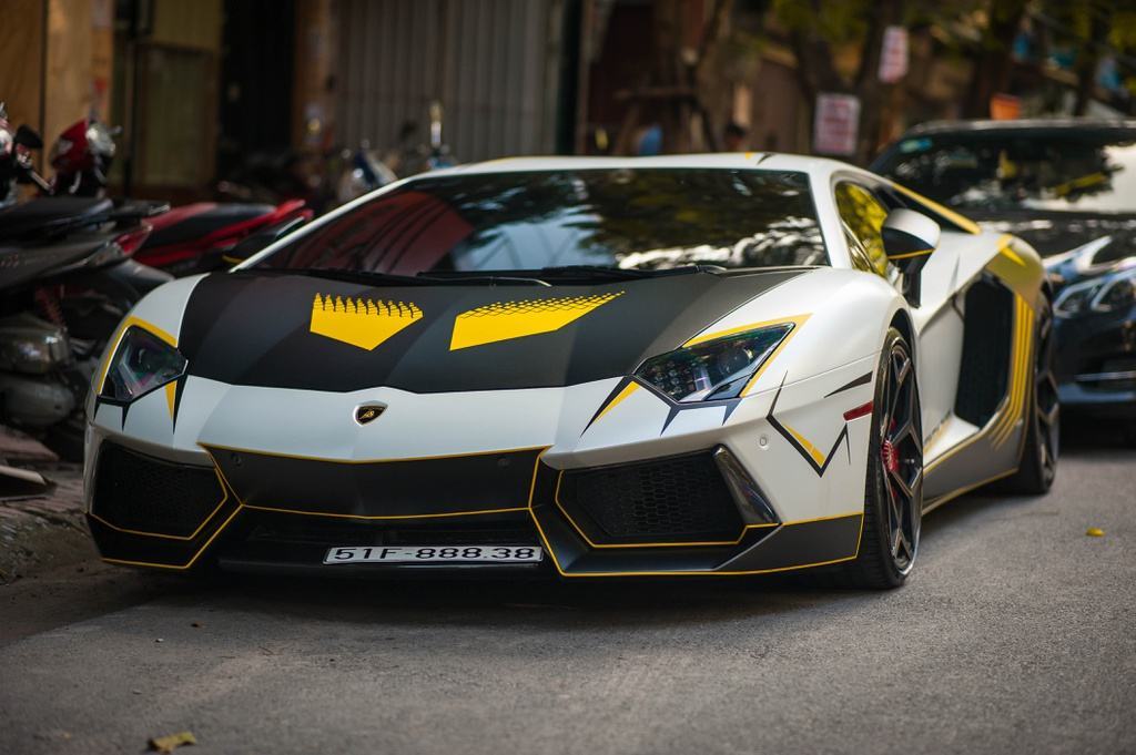 Hình ảnh xe Lamborghini trên đường phố
