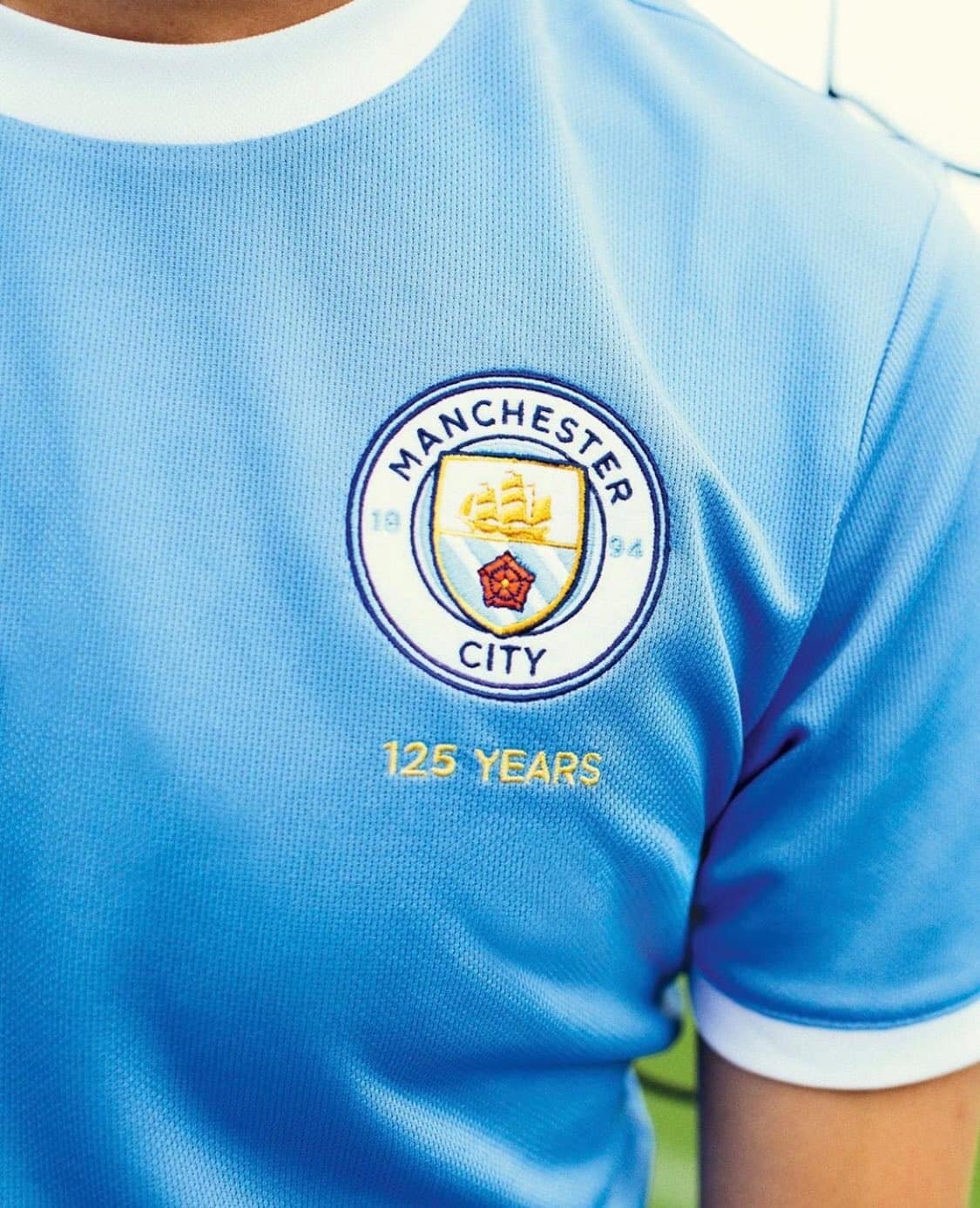Logo áo đấu kỷ niệm của Man City