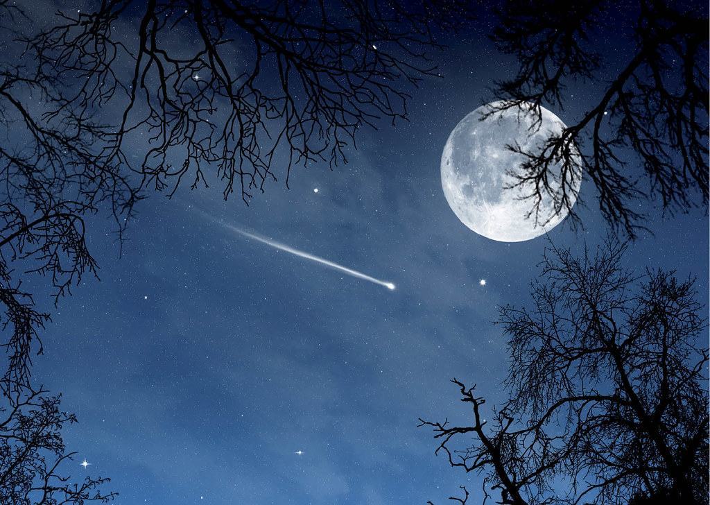 Hình ảnh bầu trời đêm có trăng và sao