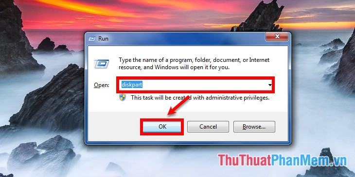 Mở hộp thoại Run rồi nhập lệnh diskpart và nhấn OK