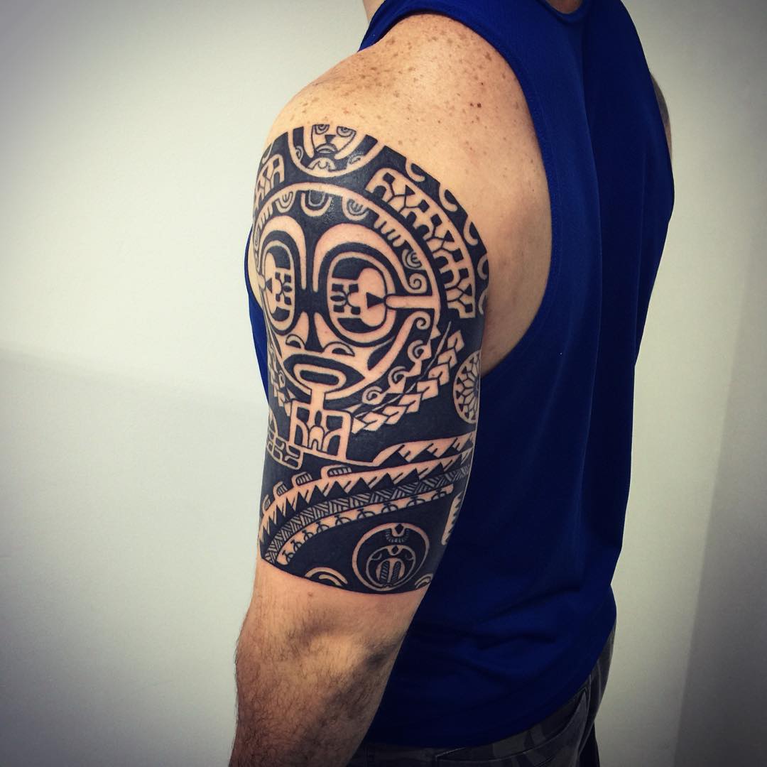 hình xăm maori trên tay