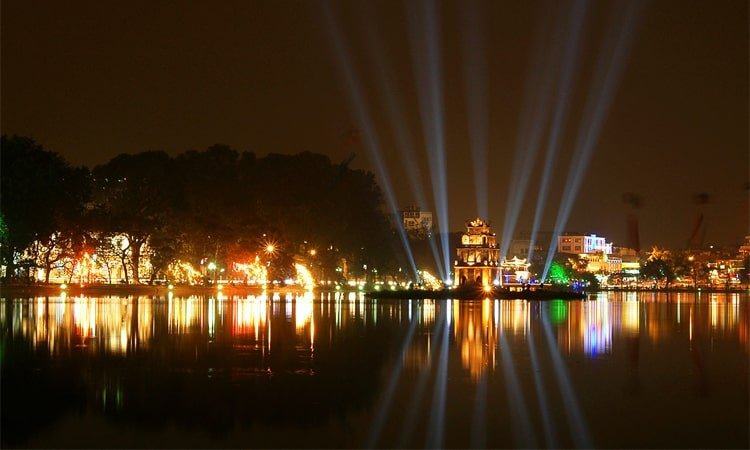 Hình ảnh Hà Nội lung linh ánh đèn về đêm